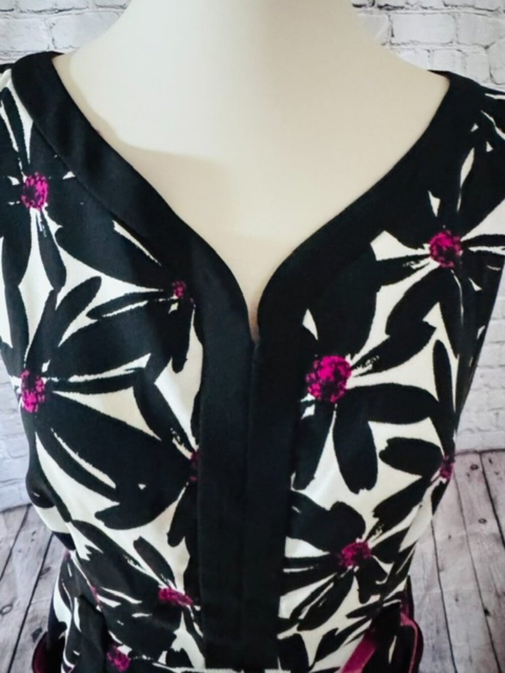 London Times Floral Sheath Dress Black Pink V-Neck Belted Pockets Sz 8 EUC - Picture 2 of 8